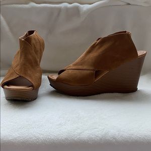 Kenneth Cole Wedges size 8.5 Brown